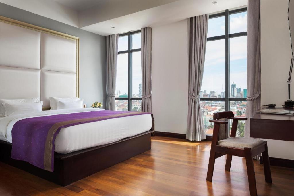 เอสเซนส์ โฮเต็ล แอนด์ อพาร์ตเมนต์ Hotel พนมเปญ ภายนอก รูปภาพ